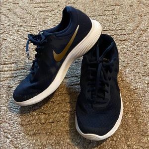 Nike Revolution 4